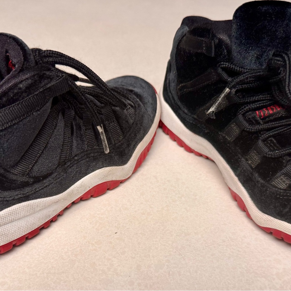 Nike Air Jordan 11 Retro Bred Velvet Black Red Velvet 13C Kids HF7807-061